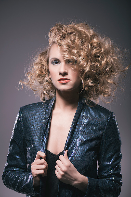 fotografia biżuterii na modelce