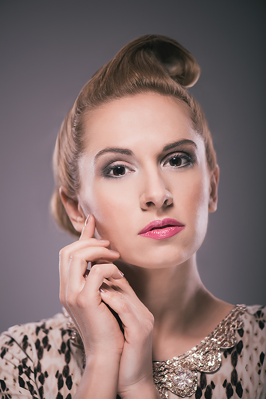 zdjęcia biżuterii na modelce