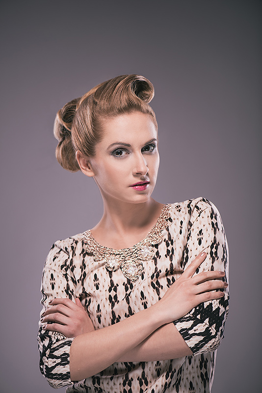 fotografia biżuterii z modelką