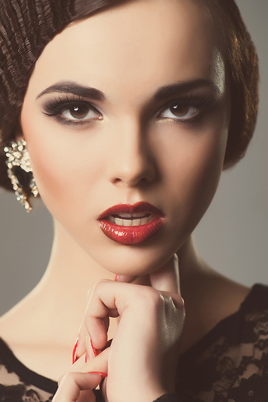 zdjęcia biżuterii z modelką