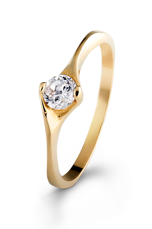 zdjęcia produktowe biżuteria pierścionek z brylantem