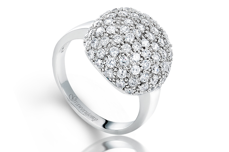 biżuteria packshoty pierścionek z kryształami