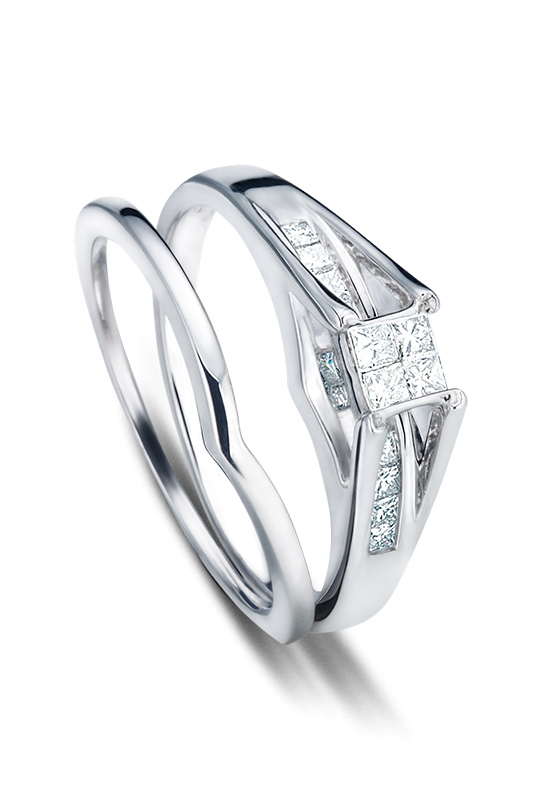 packshoty biżuteria złoty pierścionek