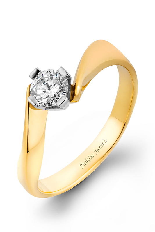 packshoty biżuteria złoty pierścionek