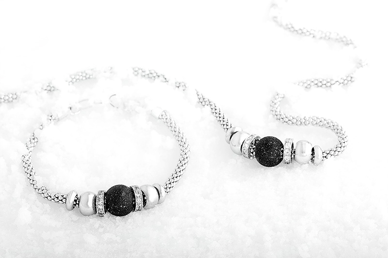 zdjęcia reklamowe biżuteria naszyjnik bransoletka