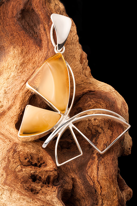 zdjęcia reklamowe biżuteria bursztyn