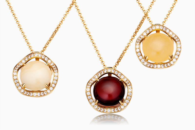 zdjęcia reklamowe biżuterii z bursztynem